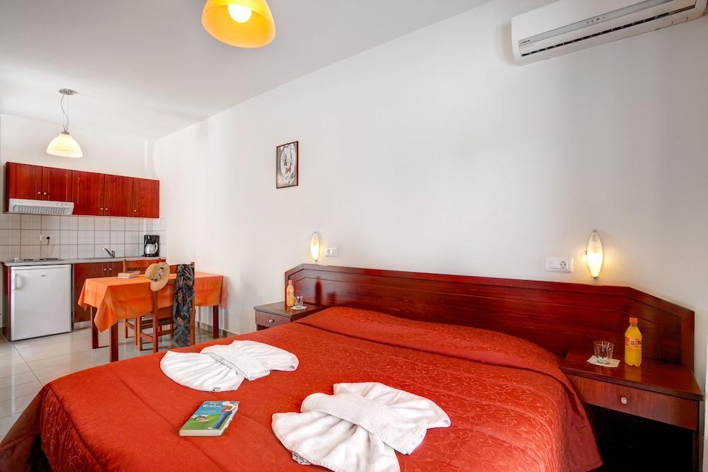 Artemis Apartments Stalos Exterior photo