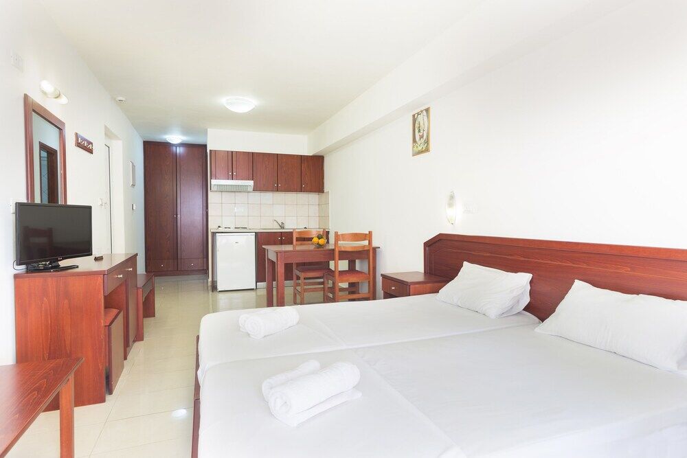 Artemis Apartments Stalos Exterior photo